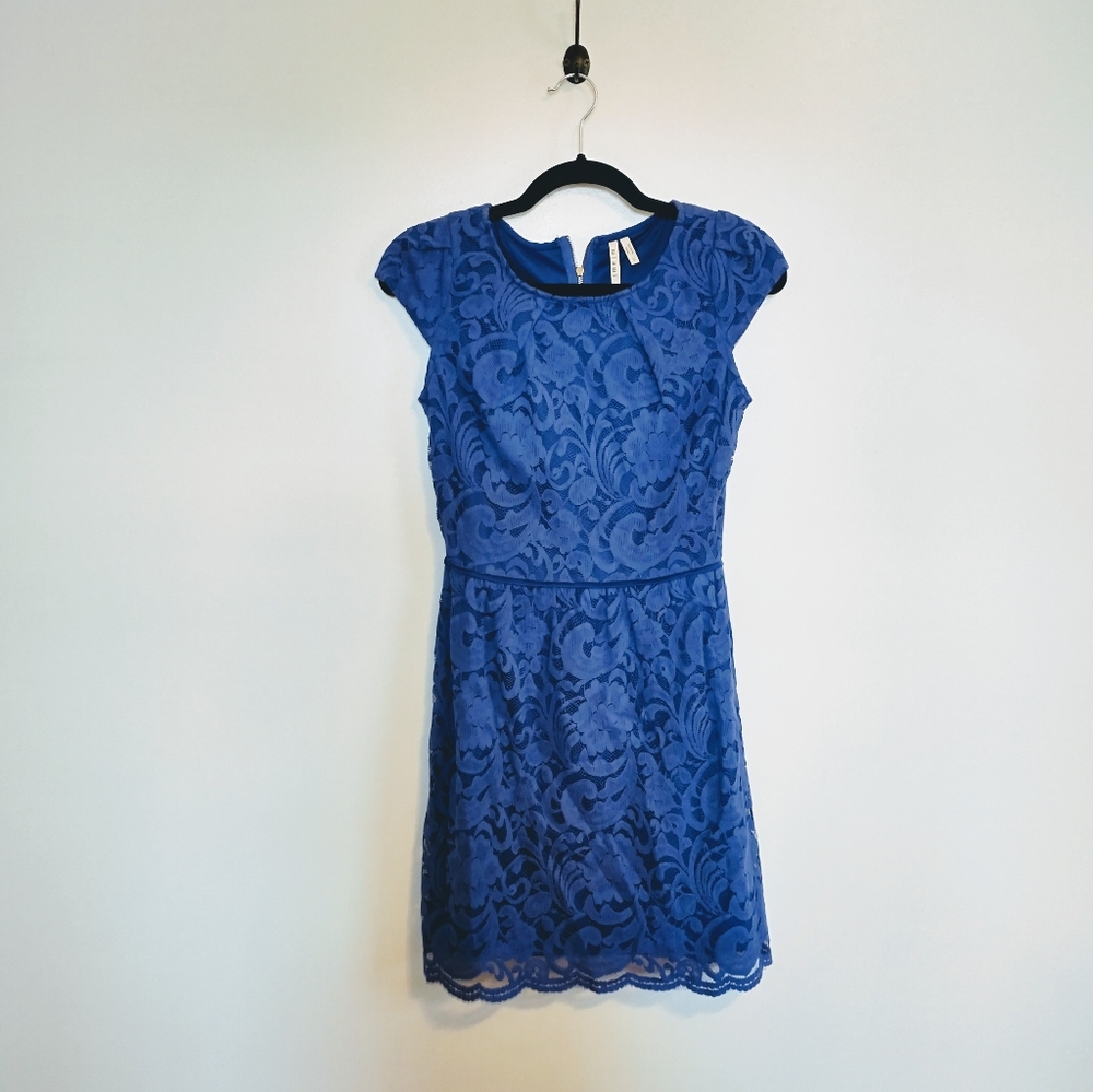 Miami lace blue skater dress with zipper in the back.  Fully lined size small, m